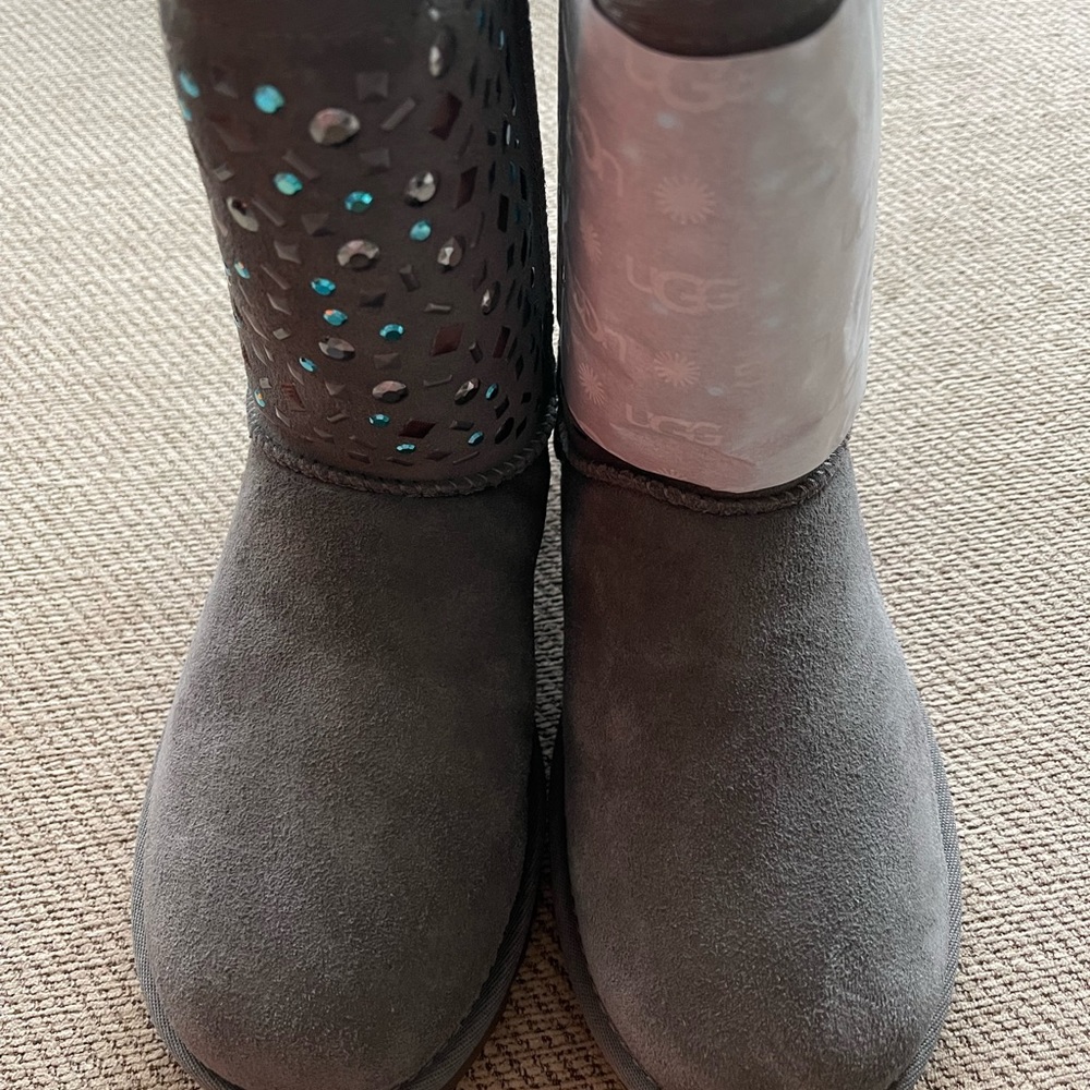 UGG Classic Short Stud II